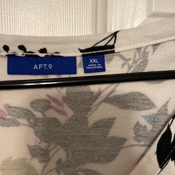 Ladies Blouse - Picture 5 of 6